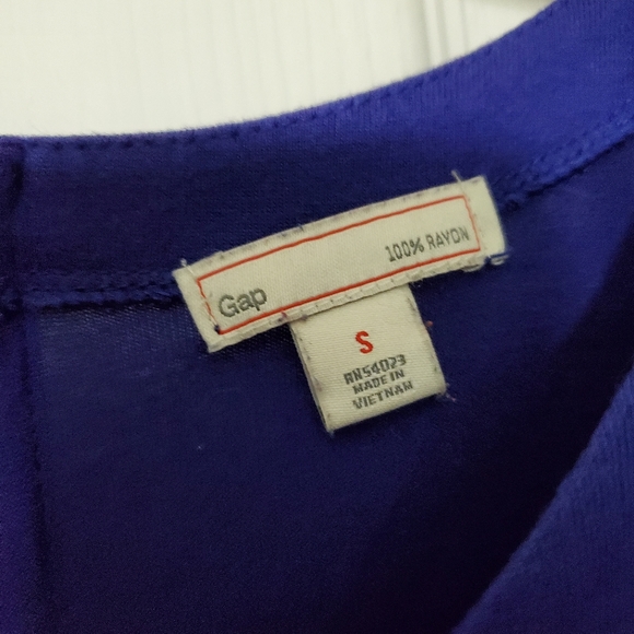 Gap Zipper Tshirt - Picture 3 of 3